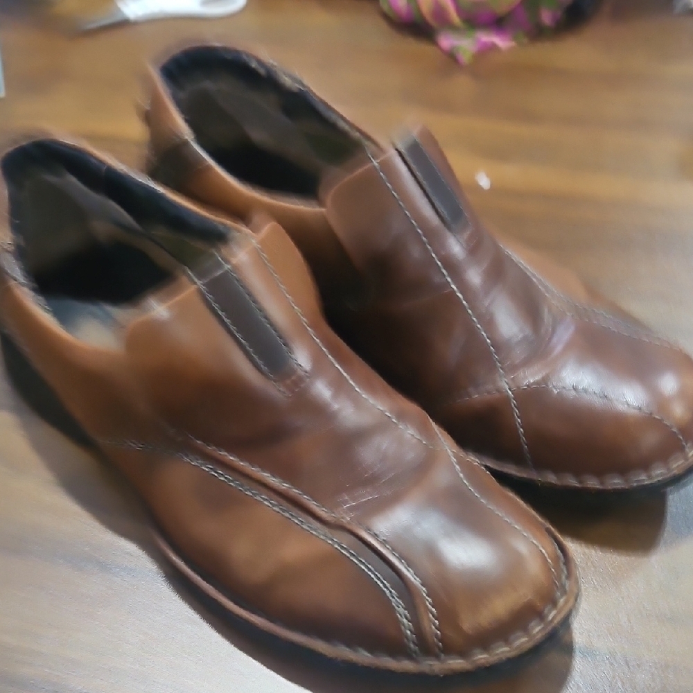 Clarks Men's Brown Leather Slip-On Loafers - Picture 9 of 10
